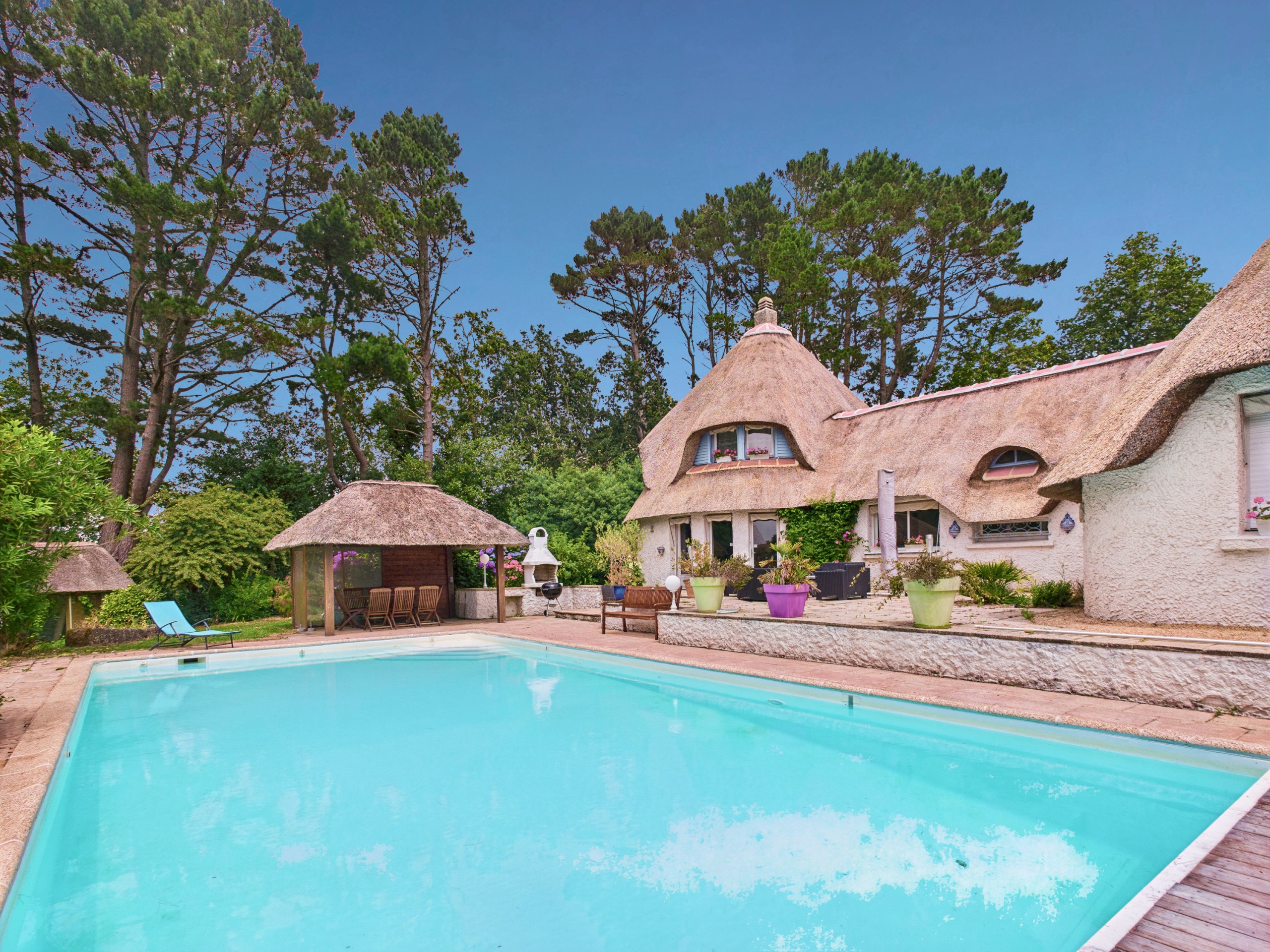 Casa en Pleuven - Piscina climatizada, gran jardín, casa para 8