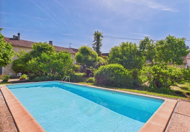 Casa en Montignac - Casa adosada, 4 adultos y 1 niño, piscina Casa en Montignac - Casa adosada, 4 adultos y 1 niño, piscina