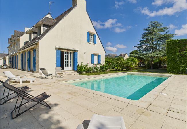 Casa en Le Pouliguen - A 650 m del mar – Gran casa para 10 con piscina Casa en Le Pouliguen - A 650 m del mar – Gran casa para 10 con piscina