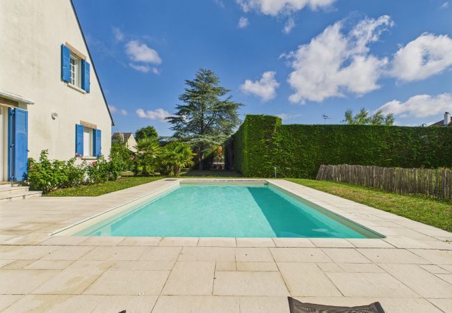 Casa en Le Pouliguen - A 650 m del mar – Gran casa para 10 con piscina Casa en Le Pouliguen - A 650 m del mar – Gran casa para 10 con piscina