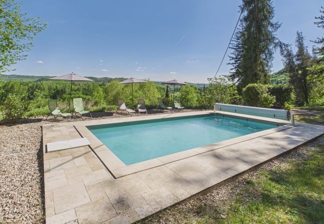 Casa en Saint-Léon-sur-Vézère - Gran Mansión con Terraza y Piscina para 10 