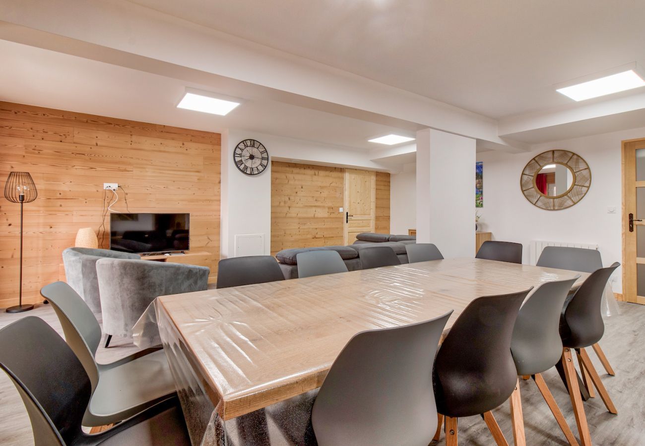 Apartamento en Genos - A 80m de las pistas - Piso para 15 personas