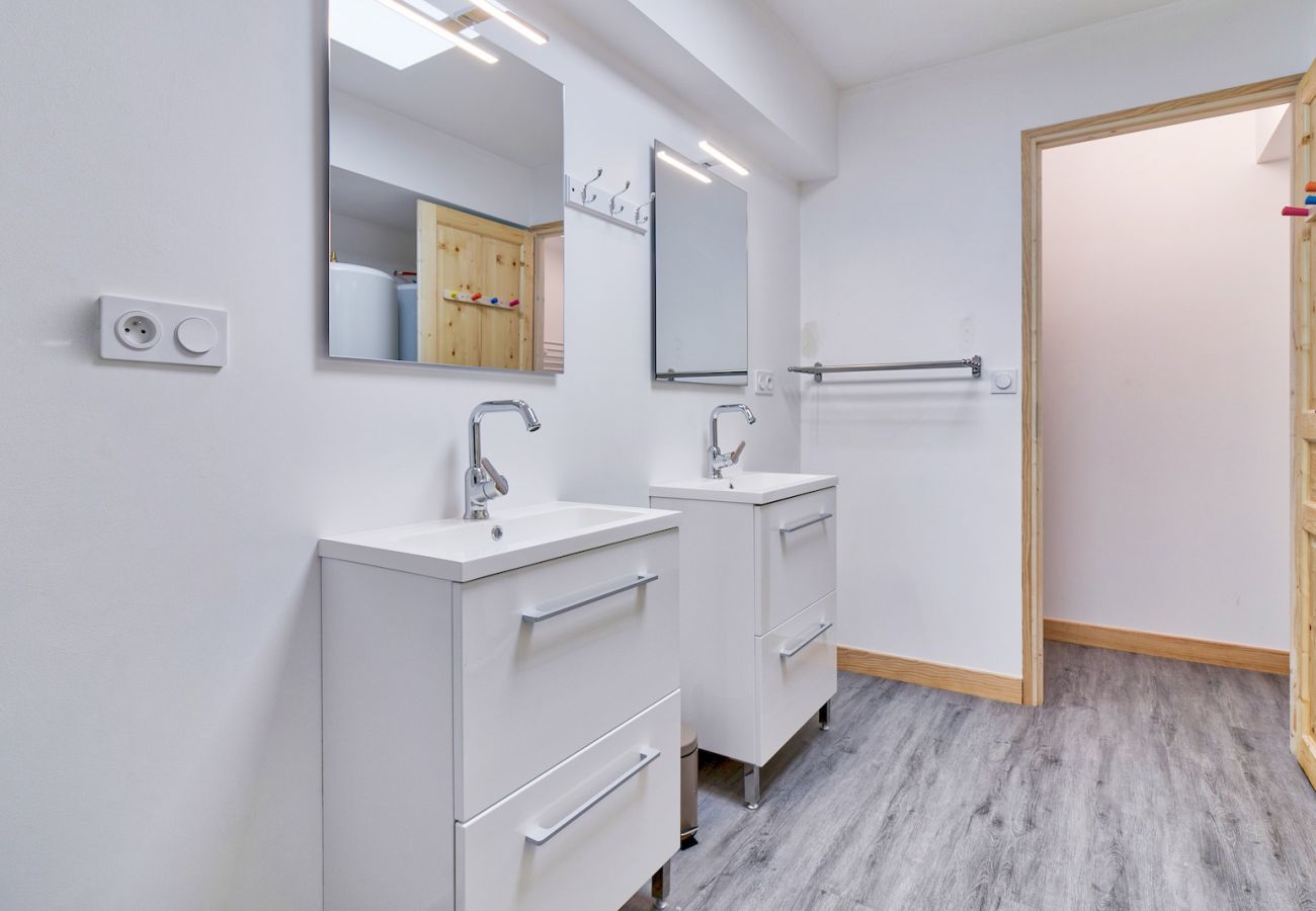 Apartamento en Genos - A 80m de las pistas - Piso para 15 personas