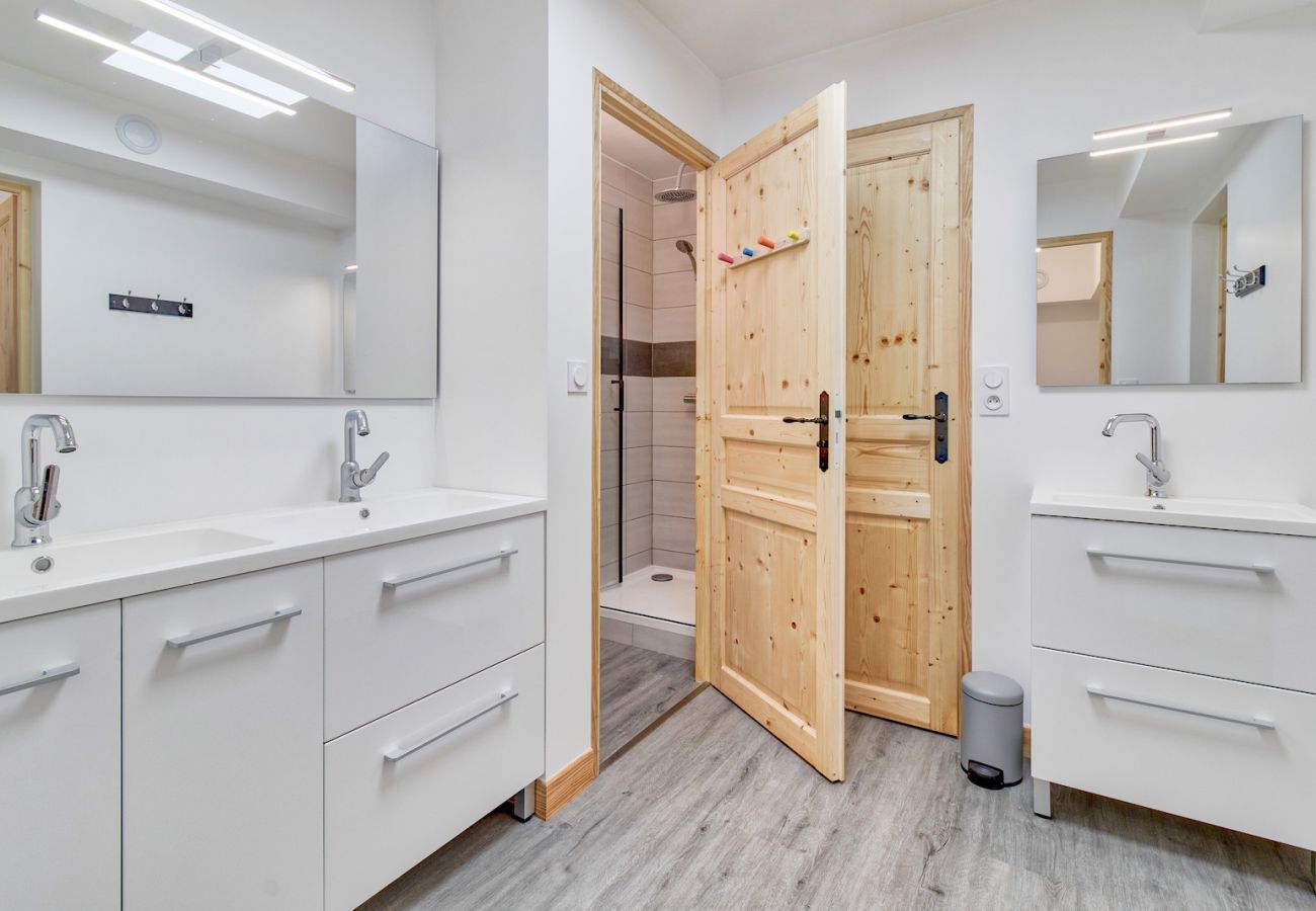 Apartamento en Genos - A 80m de las pistas - Piso para 15 personas