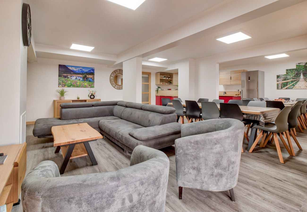 Apartamento en Genos - A 80m de las pistas - Piso para 15 personas