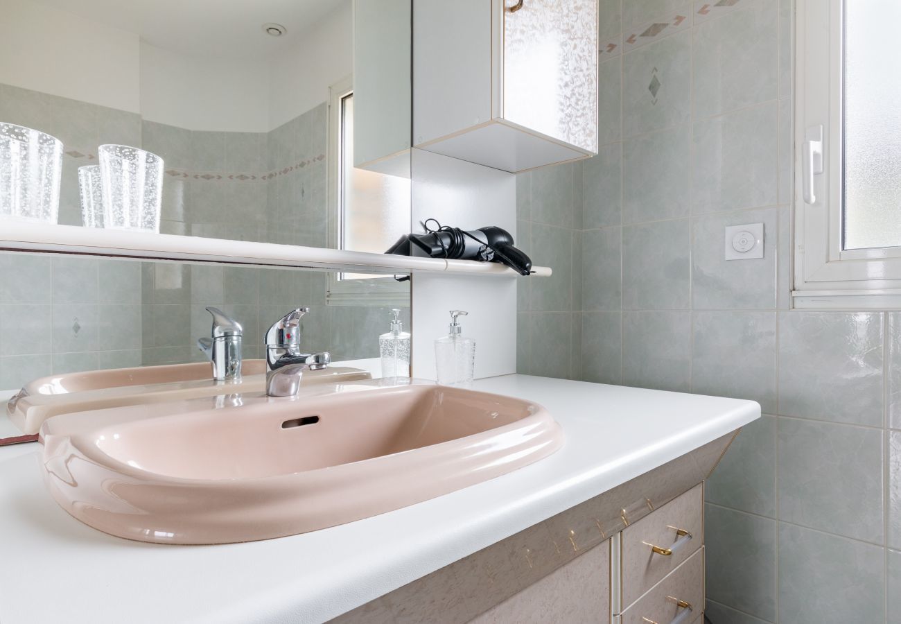 Casa en Arzon - Casa colorida con jacuzzi - 300m de la playa