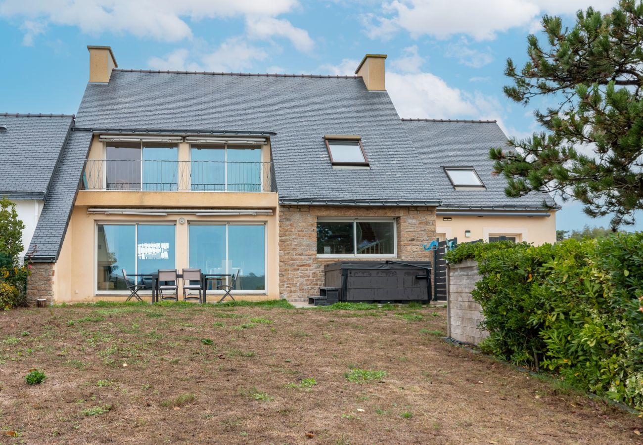 Casa en Arzon - Casa colorida con jacuzzi - 300m de la playa