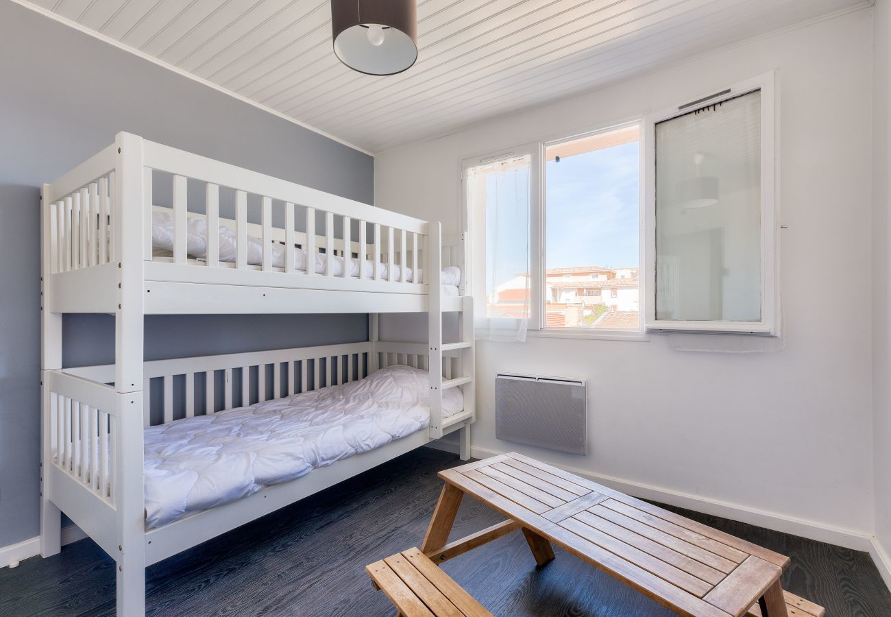 Casa en Arès - 950m de la playa - Casa para 10 con piscina