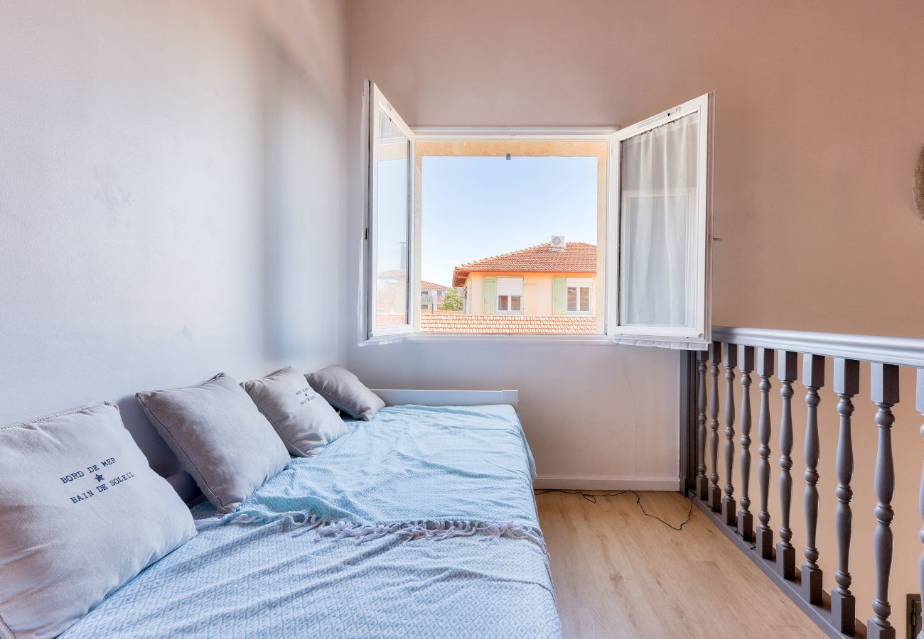 Casa en Arès - 950m de la playa - Casa para 10 con piscina