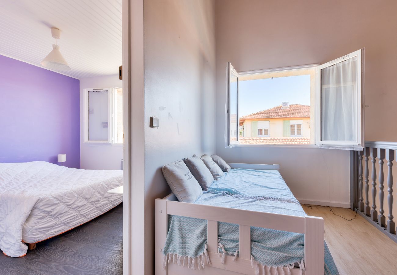 Casa en Arès - 950m de la playa - Casa para 10 con piscina