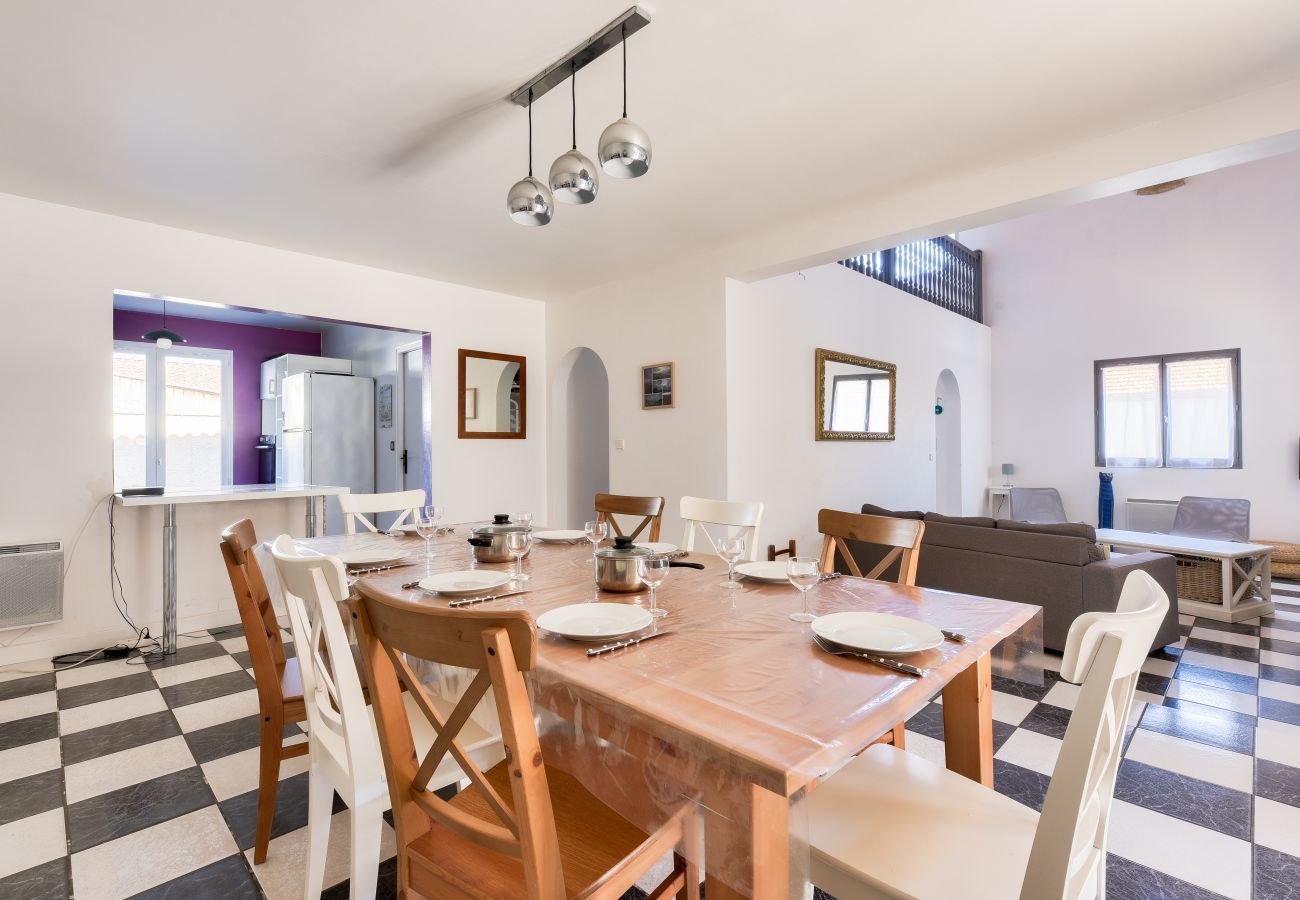 Casa en Arès - 950m de la playa - Casa para 10 con piscina