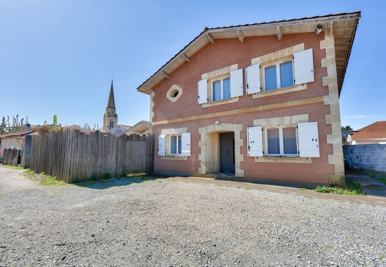 Casa en Arès - 950m de la playa - Casa para 10 con piscina