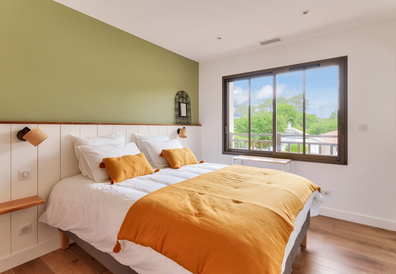 Casa en Andernos-les-Bains - Espaciosa Villa bajo los pinos y piscina 