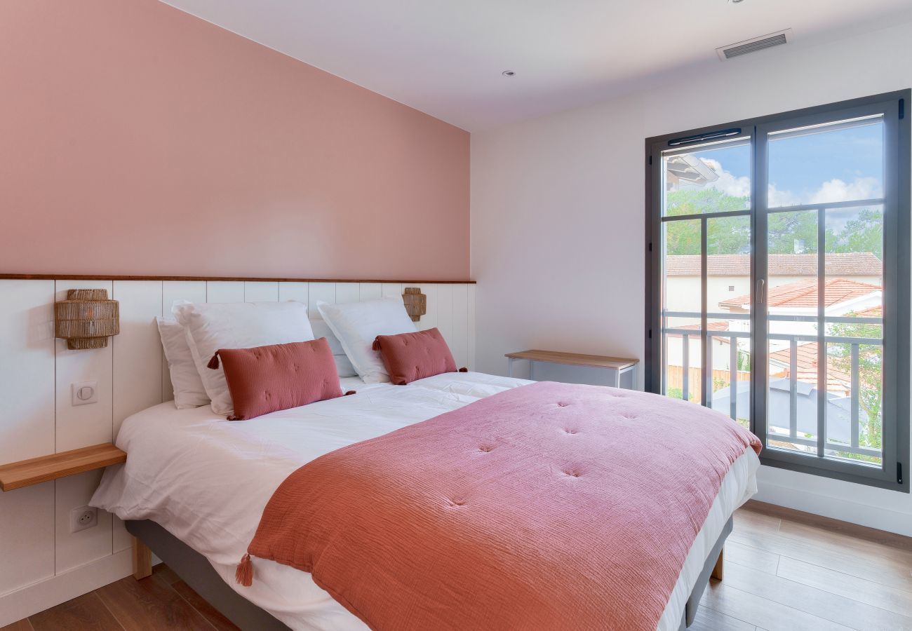 Casa en Andernos-les-Bains - Espaciosa Villa bajo los pinos y piscina 