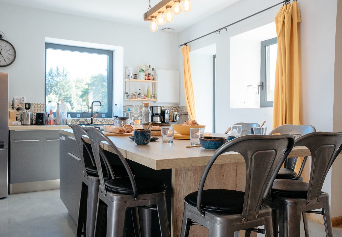Casa en Coly - En el corazón del pueblo, casa para 8 con piscina