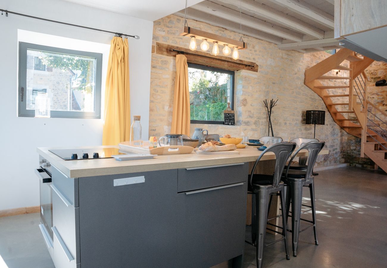Casa en Coly - En el corazón del pueblo, casa para 8 con piscina