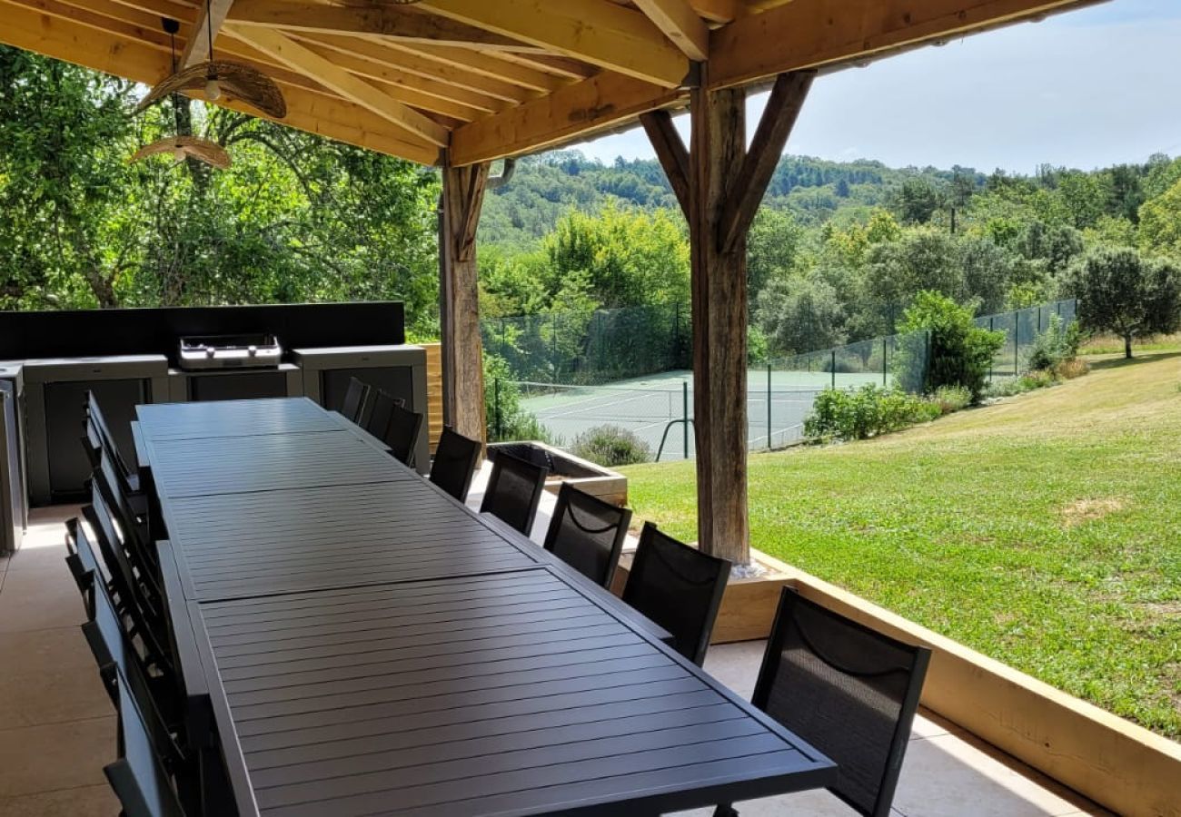 Casa en La Chapelle-Aubareil - Gran casa para 15 con piscina y pista de tenis