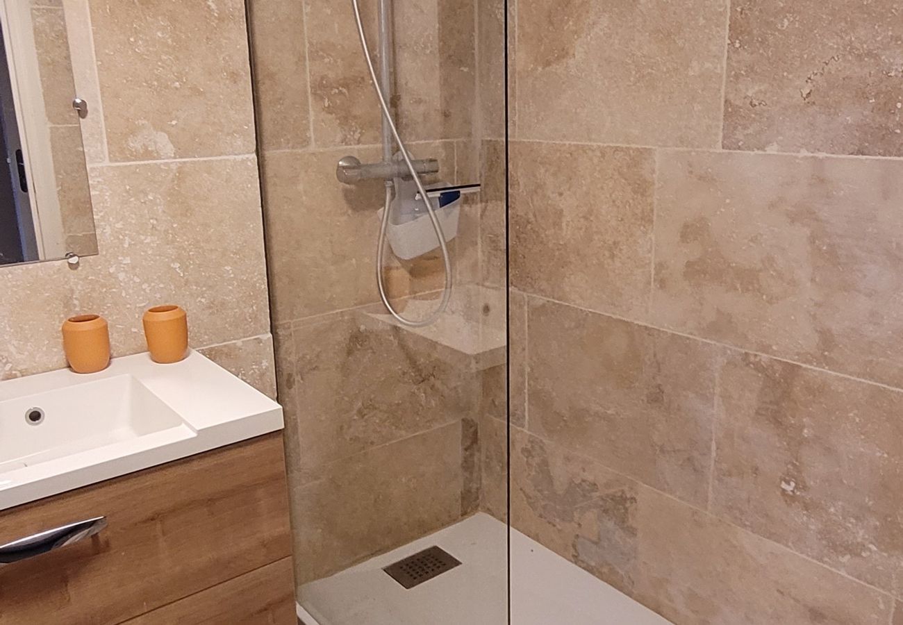 Casa en Auriac-du-Périgord - Finca para 8 personas con piscina