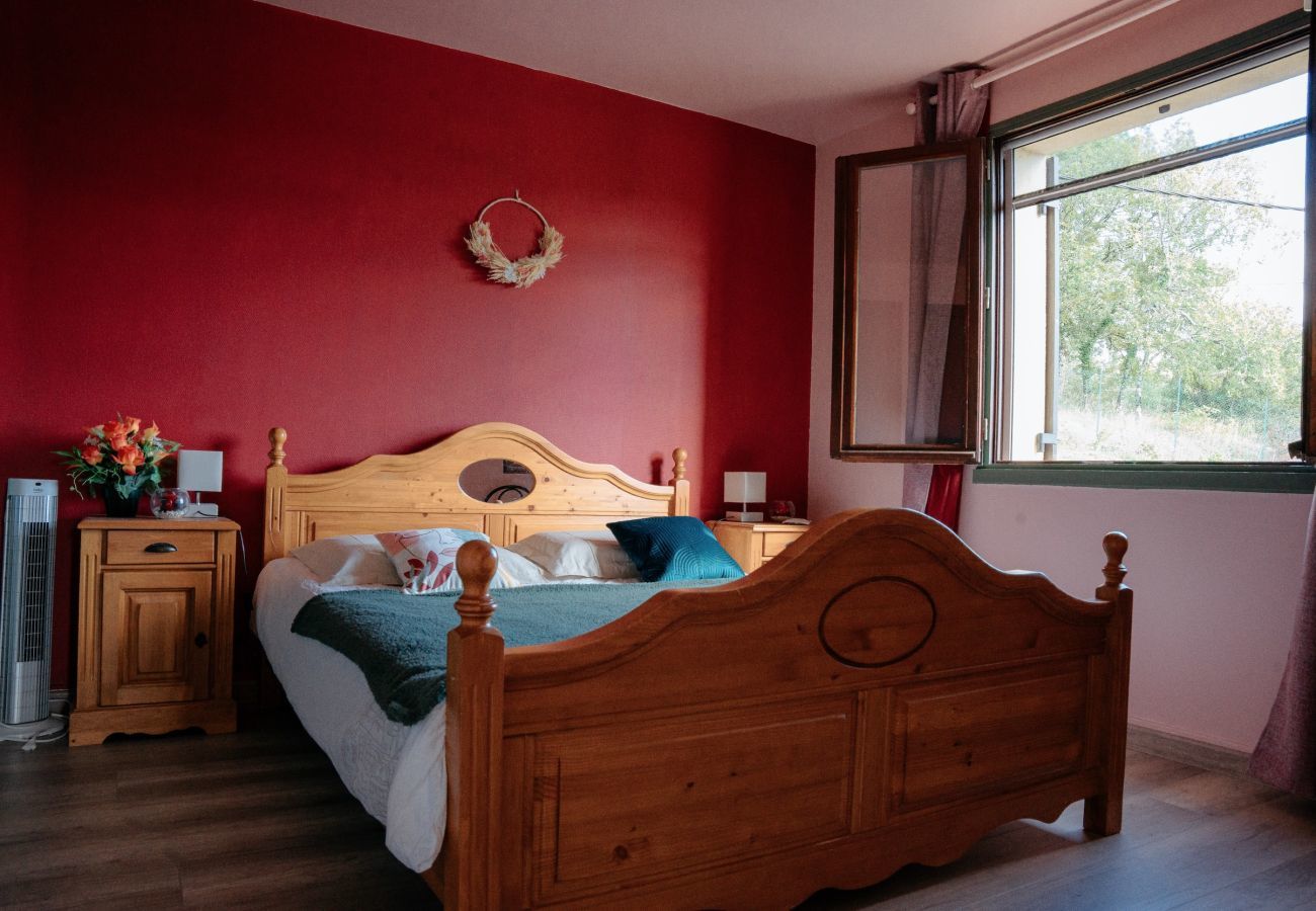 Casa en Auriac-du-Périgord - Finca para 8 personas con piscina