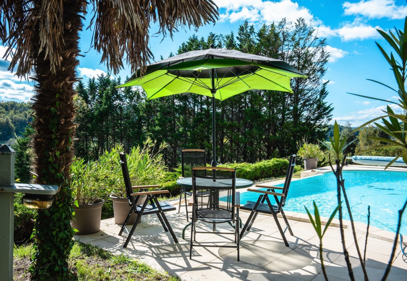 Casa en Auriac-du-Périgord - Finca para 8 personas con piscina