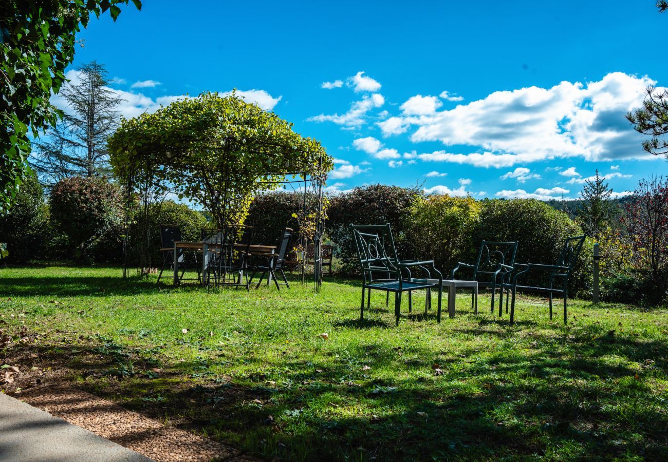 Casa en Auriac-du-Périgord - Finca para 8 personas con piscina