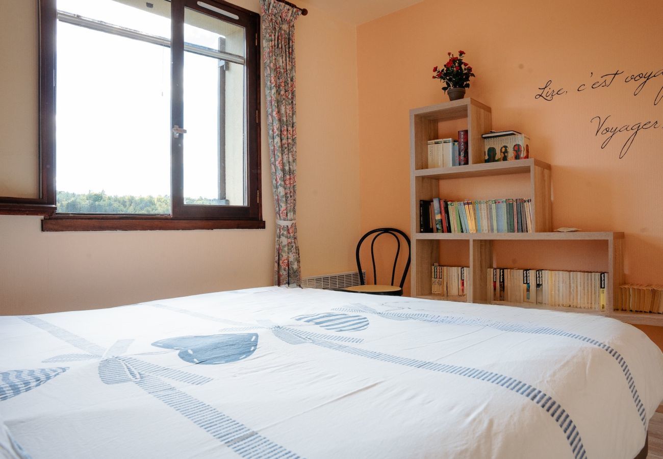 Casa en Auriac-du-Périgord - Finca para 8 personas con piscina
