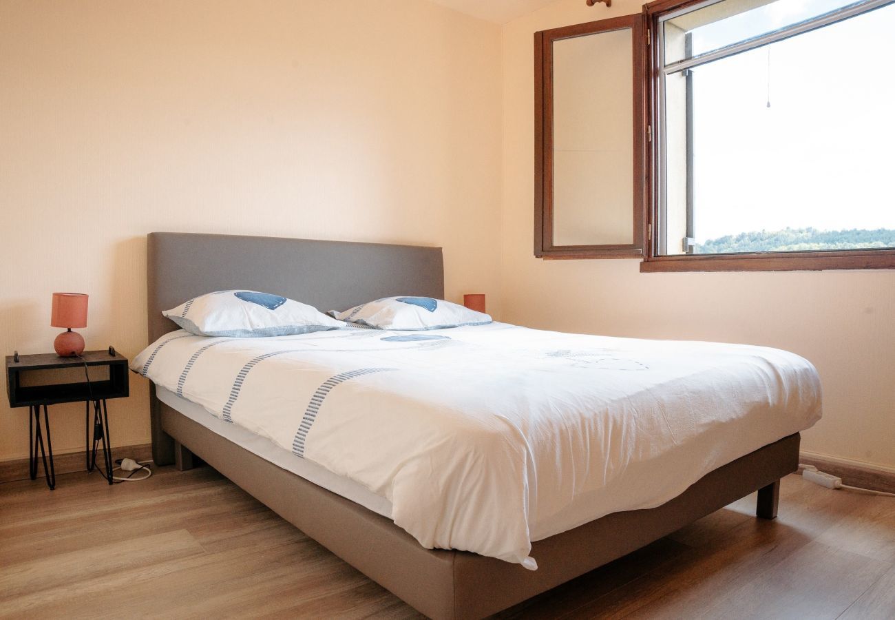 Casa en Auriac-du-Périgord - Finca para 8 personas con piscina