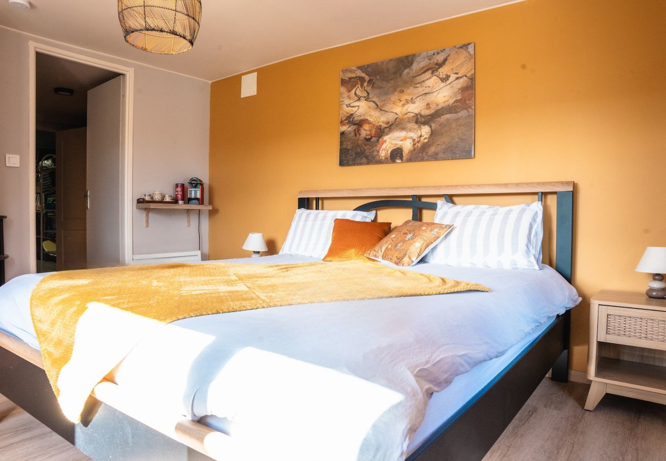 Casa en Auriac-du-Périgord - Finca para 8 personas con piscina