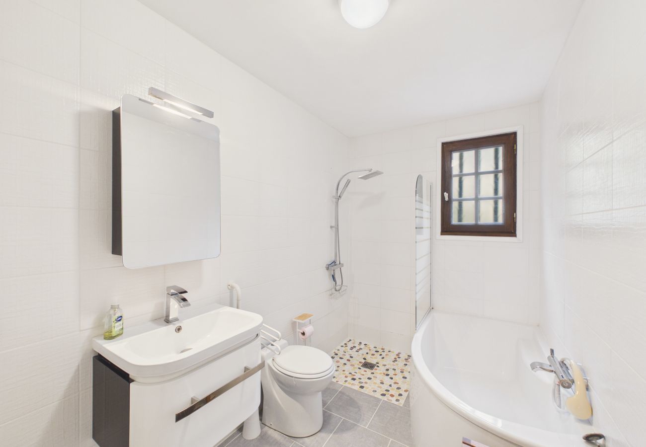 Casa en Auriac-du-Périgord - Finca para 8 personas con piscina