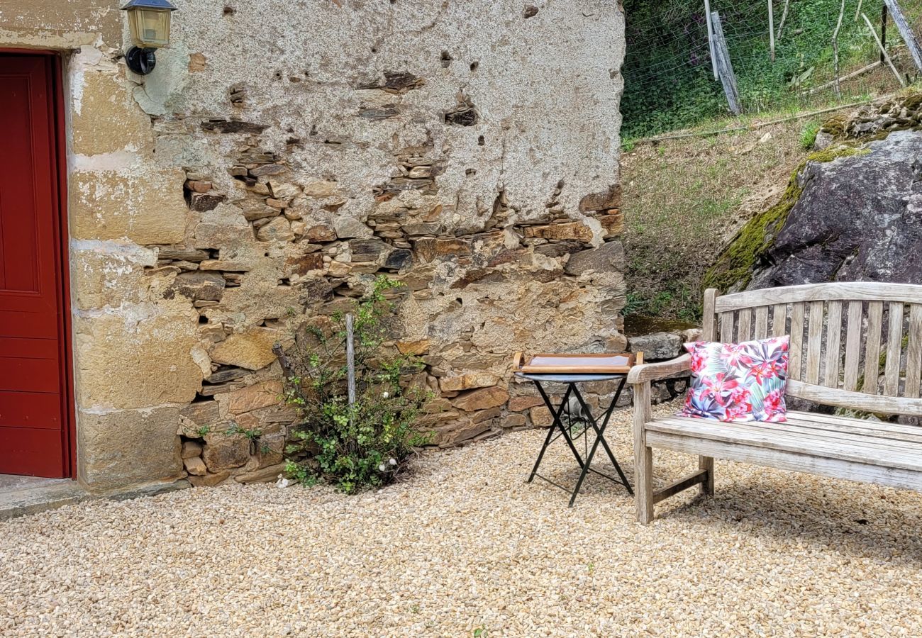 Casa en Saint-Paul-la-Roche - Casa grande para 8 - Tranquilidad - Piscina