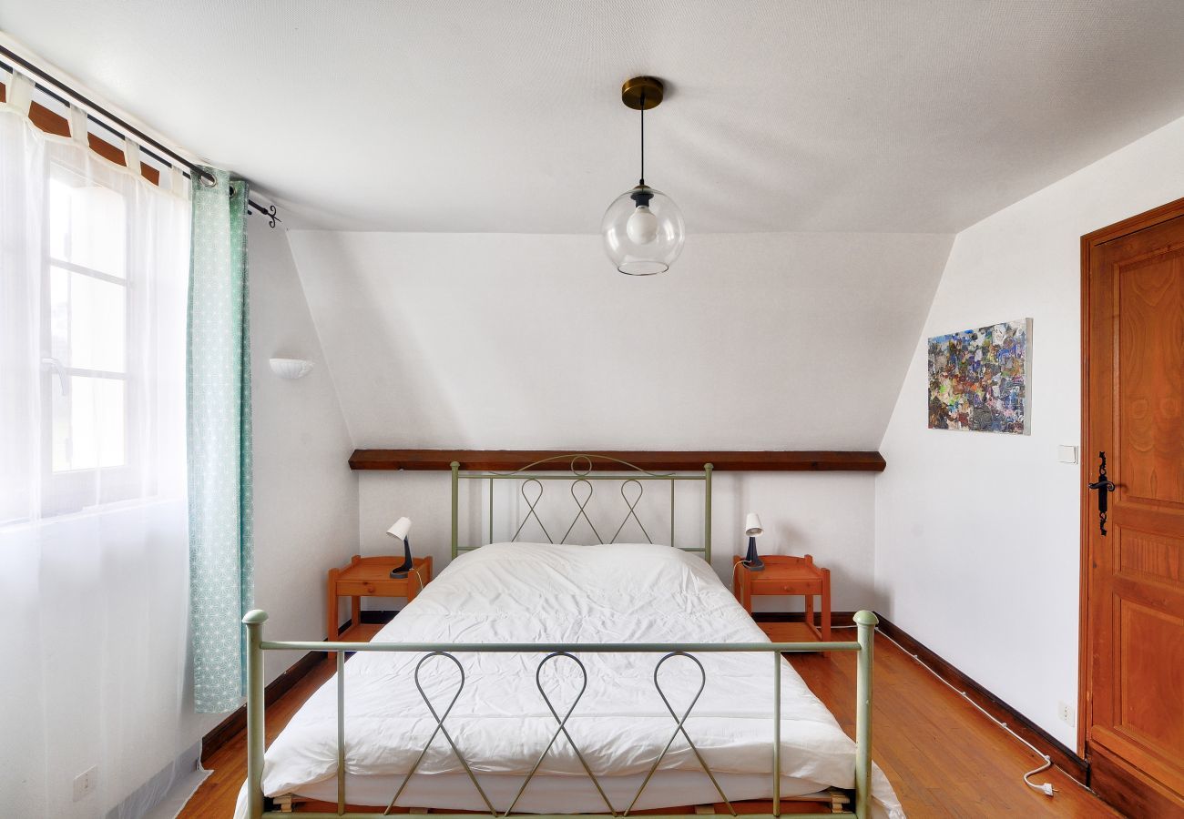 Casa en Plazac - Casa de piedra con piscina y gran jardín