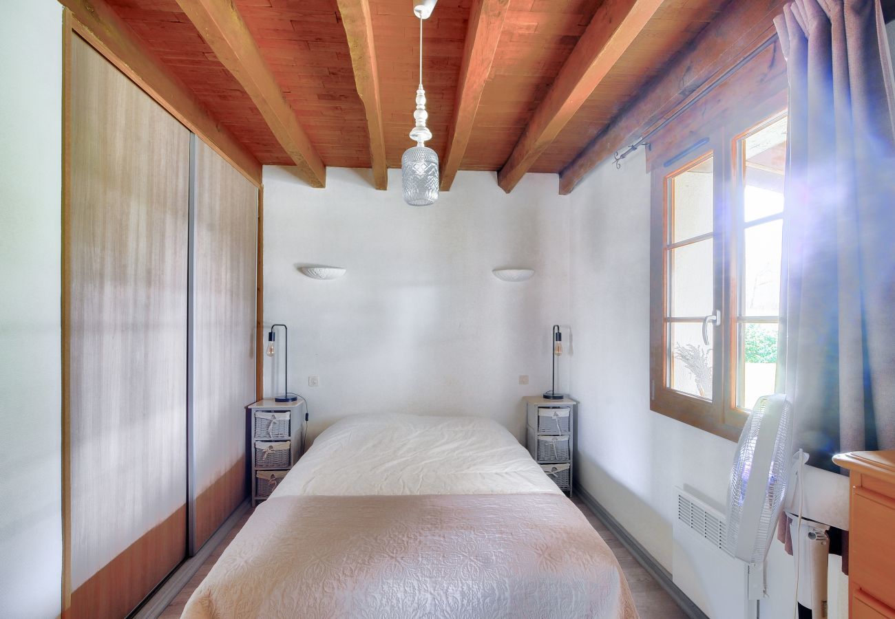 Casa en Plazac - Casa de piedra con piscina y gran jardín
