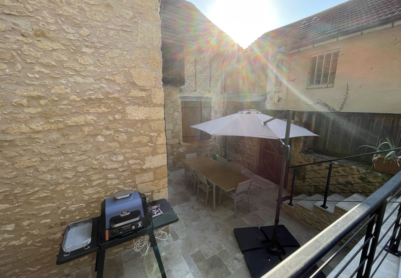 Casa en Montignac - Casa de piedra con piscina y terraza para 6