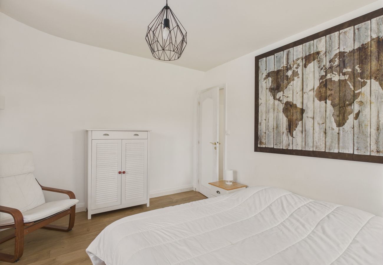 Casa en Pleuven - Piscina climatizada, gran jardín, casa para 8