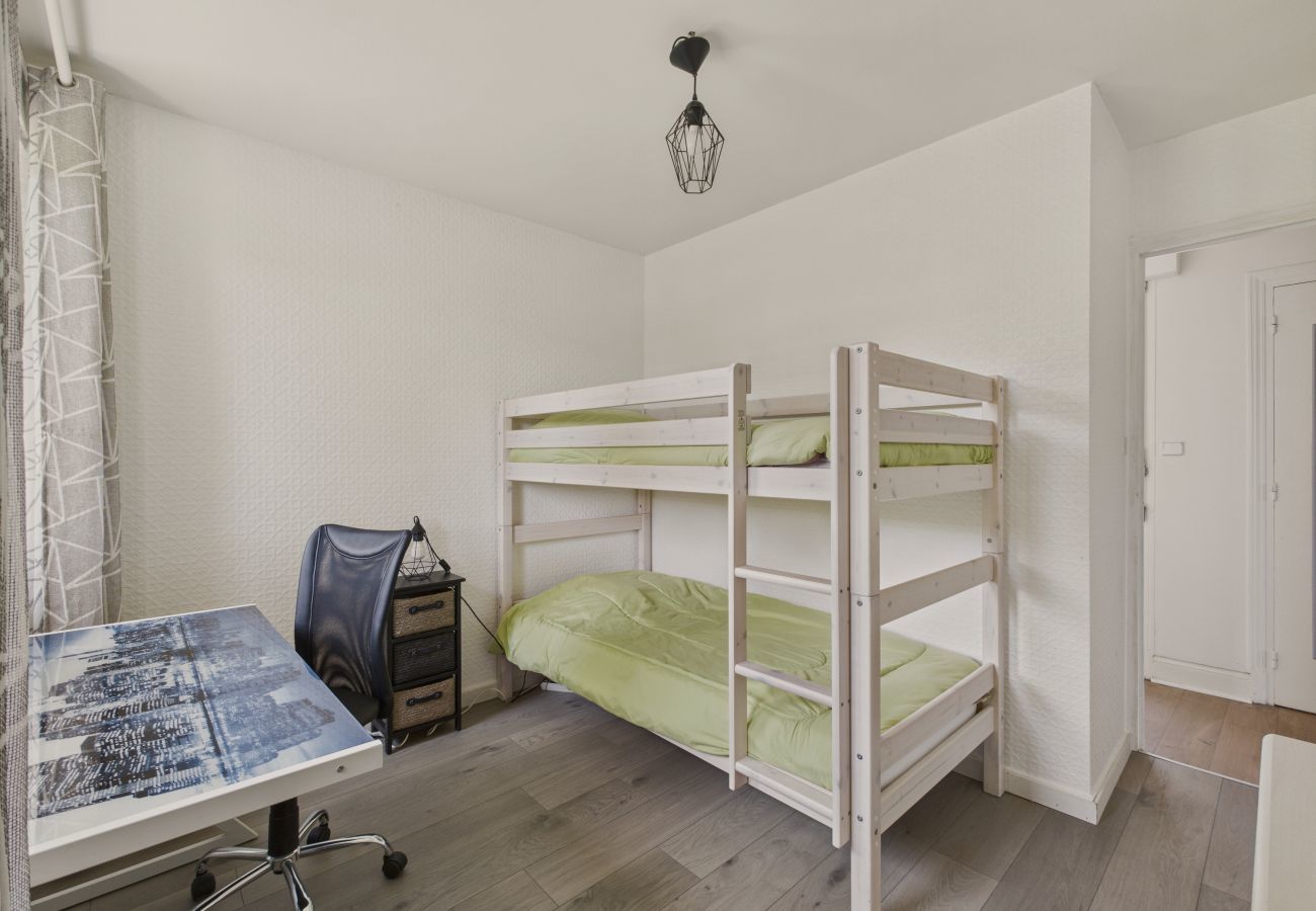 Casa en Pleuven - Piscina climatizada, gran jardín, casa para 8