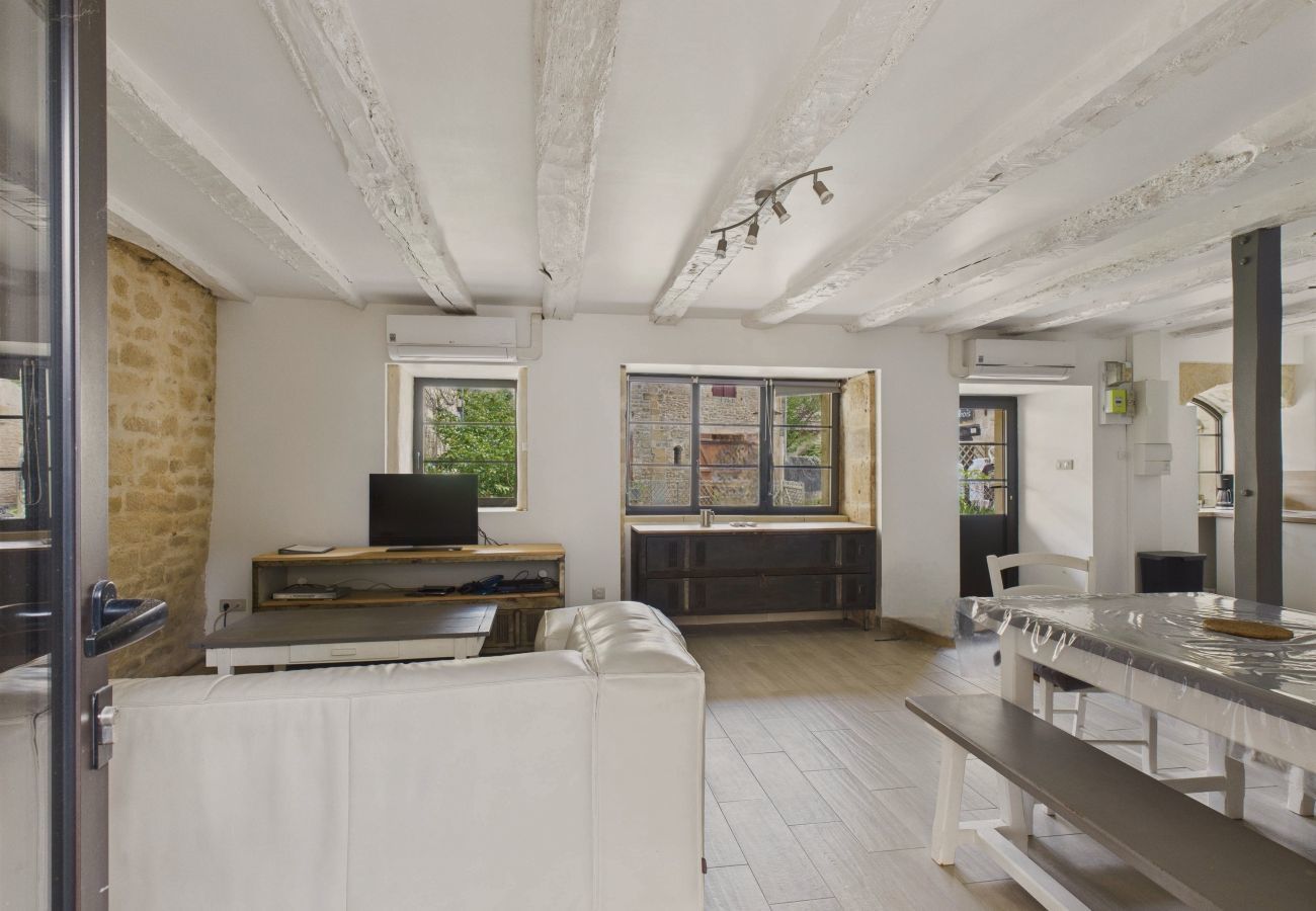 Casa en Saint-Léon-sur-Vézère - Casa para 5 con patio exterior en el centro
