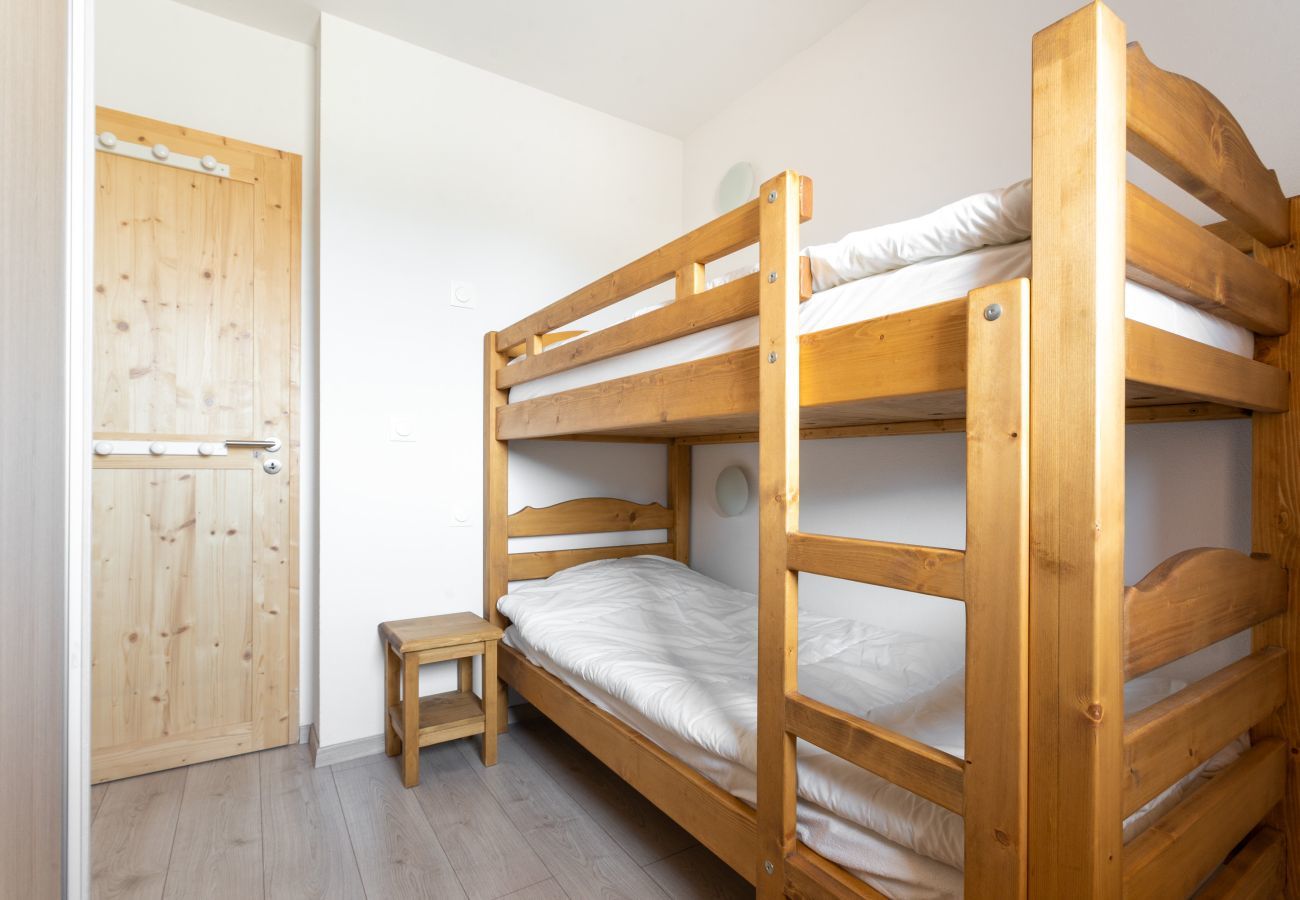 Apartamento en Le Dévoluy - Terraza con vista a la montaña para 6