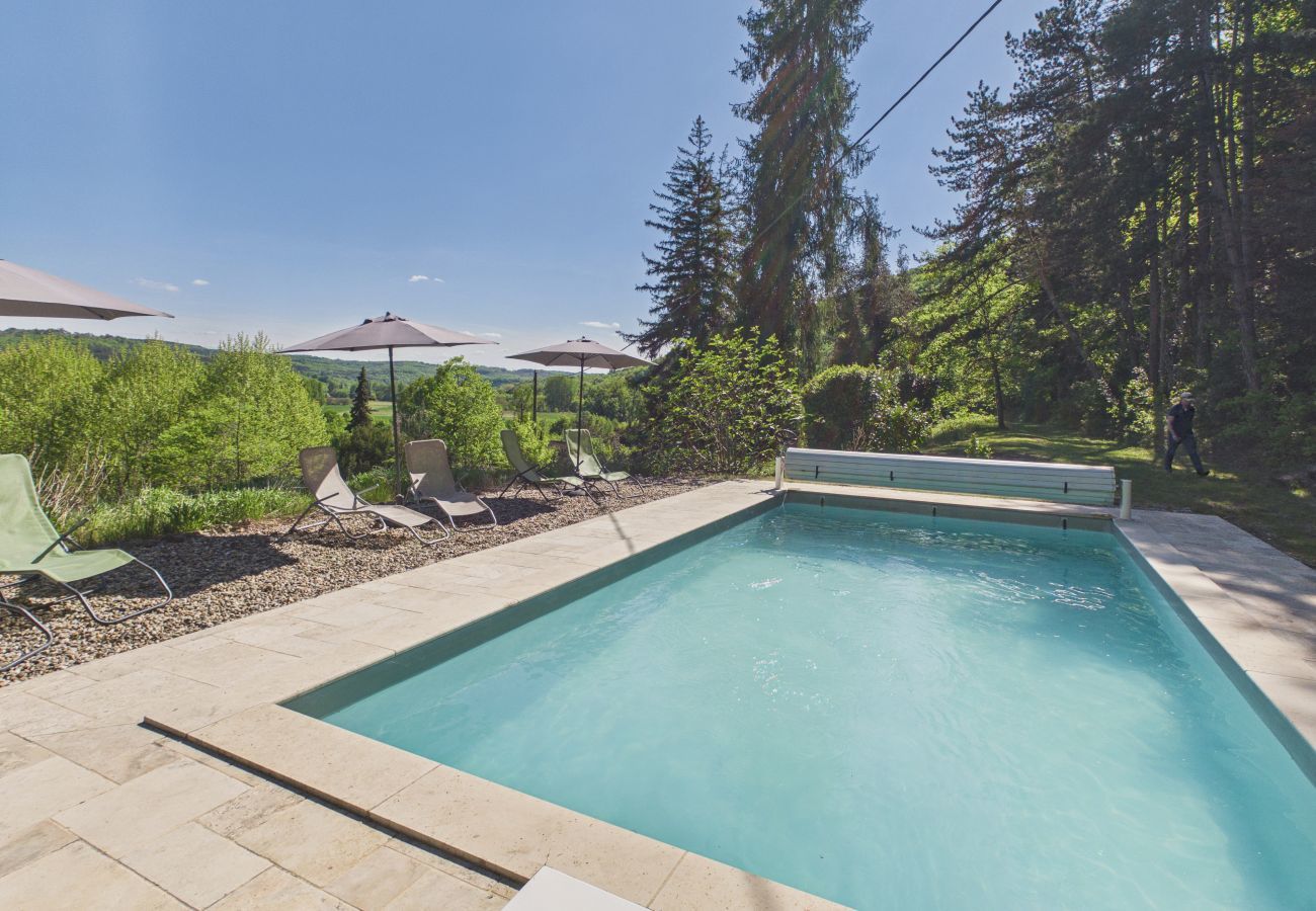 Casa en Saint-Léon-sur-Vézère - Gran Mansión con Terraza y Piscina para 10 