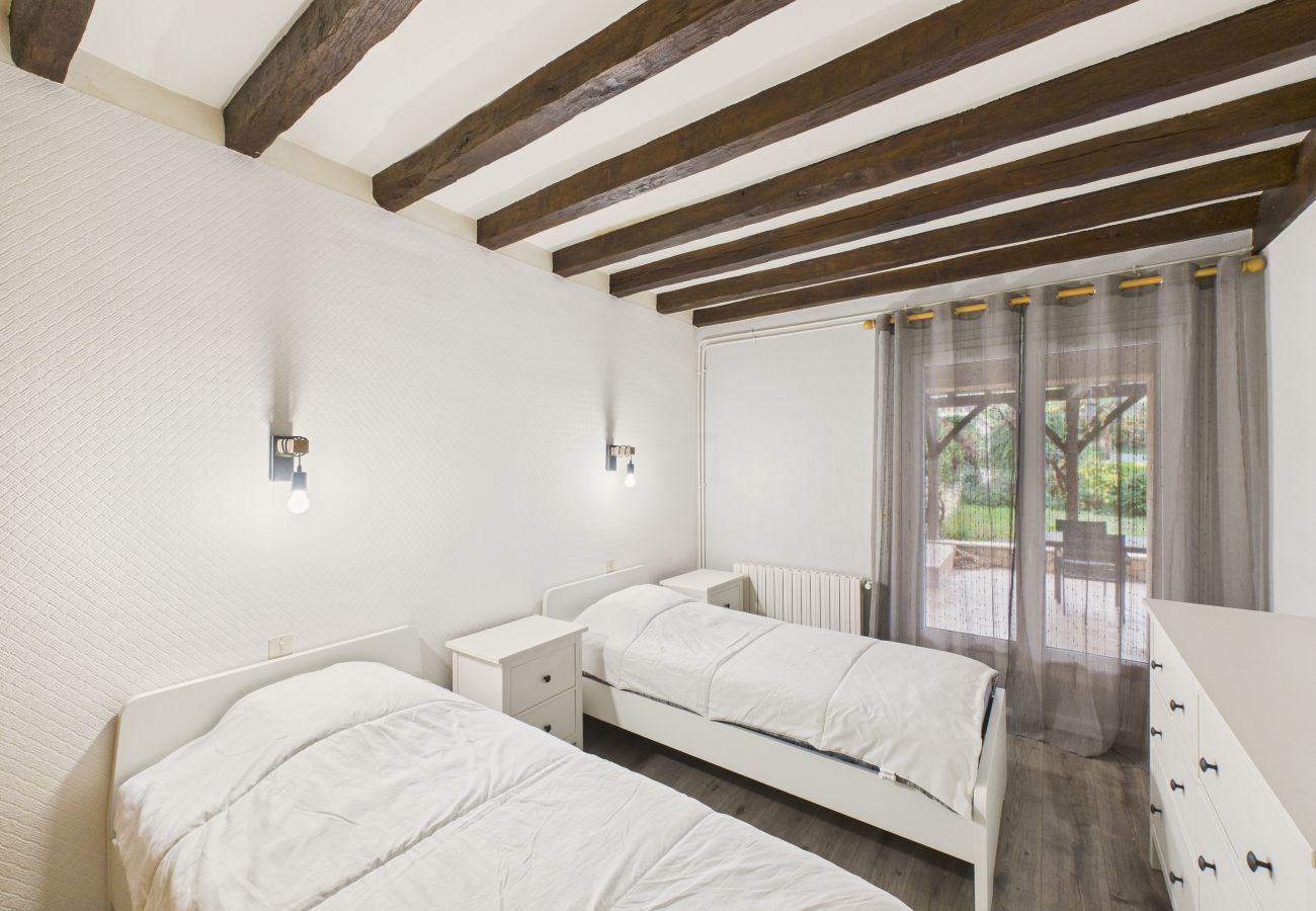 Casa en Sarlat-la-Canéda - Amplia Casa Familiar con Piscina para 12 Personas