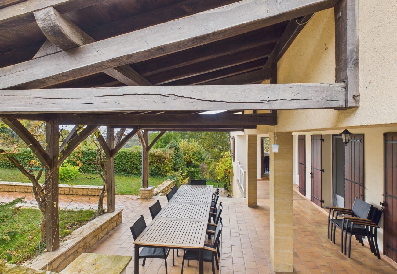 Casa en Sarlat-la-Canéda - Amplia Casa Familiar con Piscina para 12 Personas