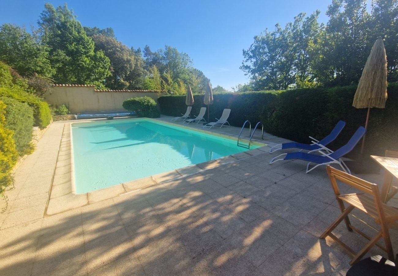 Casa en Sarlat-la-Canéda - Amplia Casa Familiar con Piscina para 12 Personas