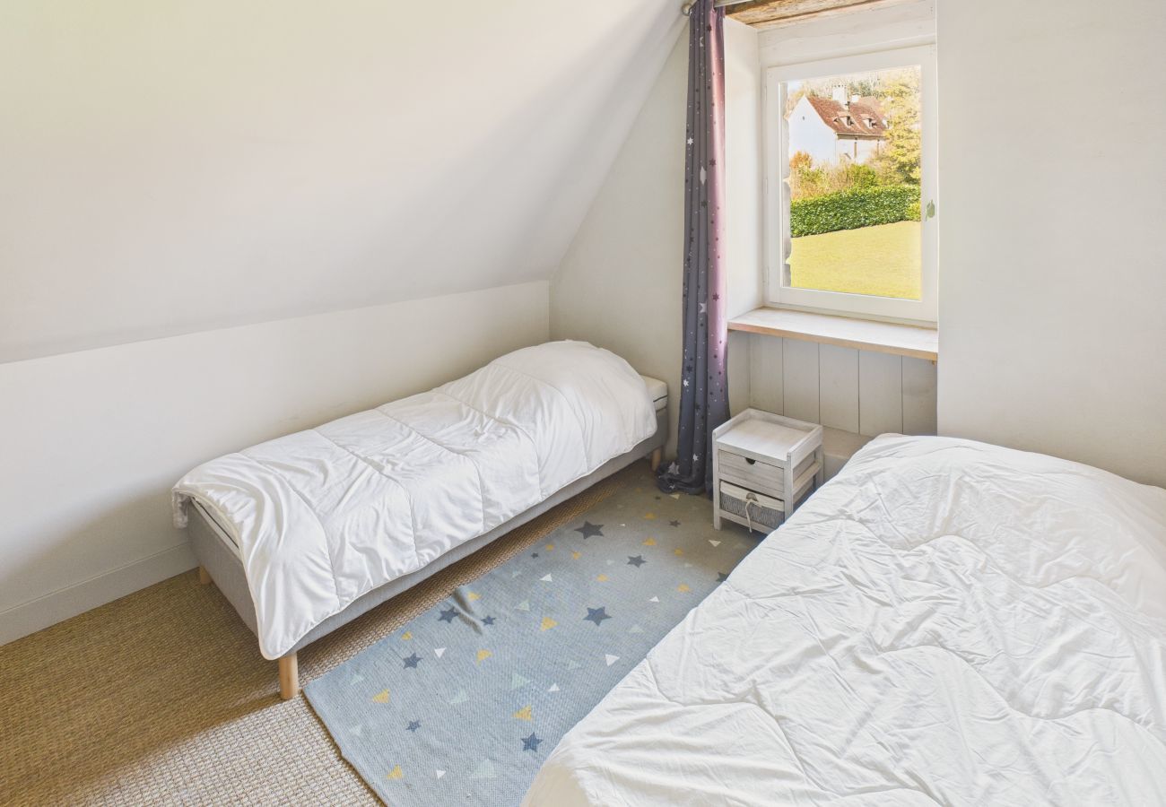 Casa en Les Eyzies-de-Tayac-Sireuil - Vista al Valle – Casa para 10 – Piscina