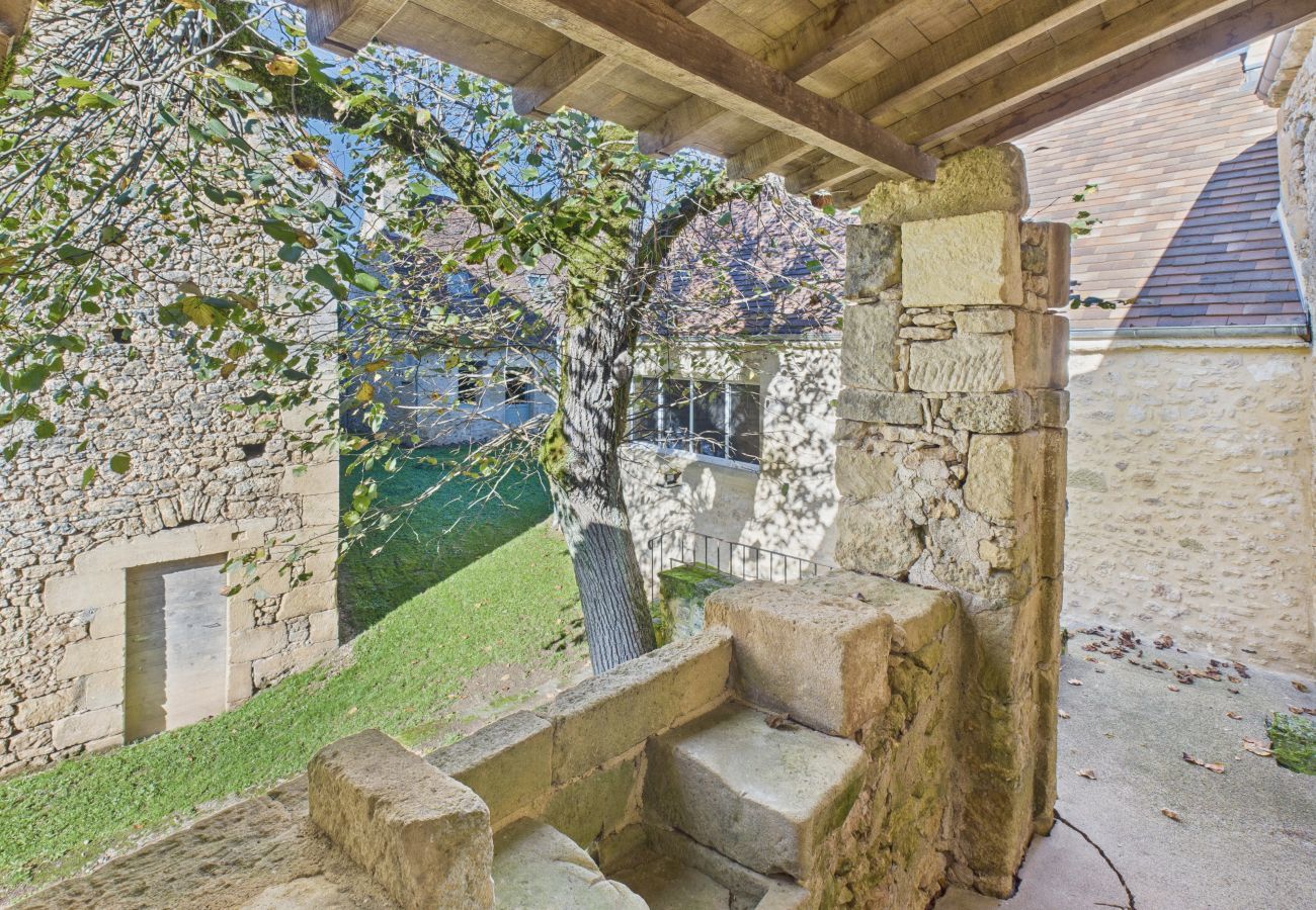 Casa en Les Eyzies-de-Tayac-Sireuil - Vista al Valle – Casa para 10 – Piscina