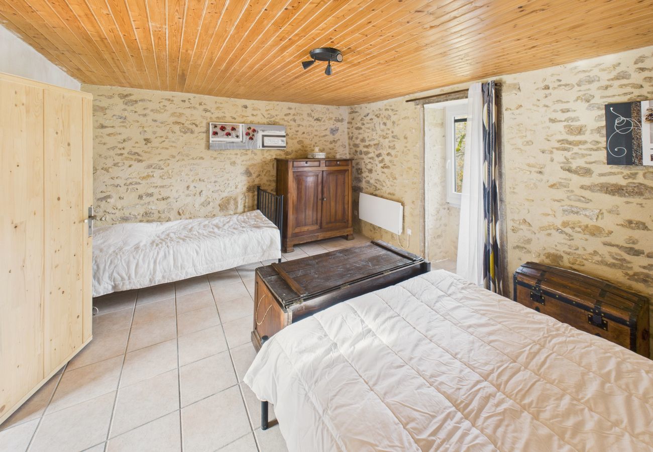 Casa en Plazac - Casa para 5 – Gran Jardín y Terraza – Jacuzzi