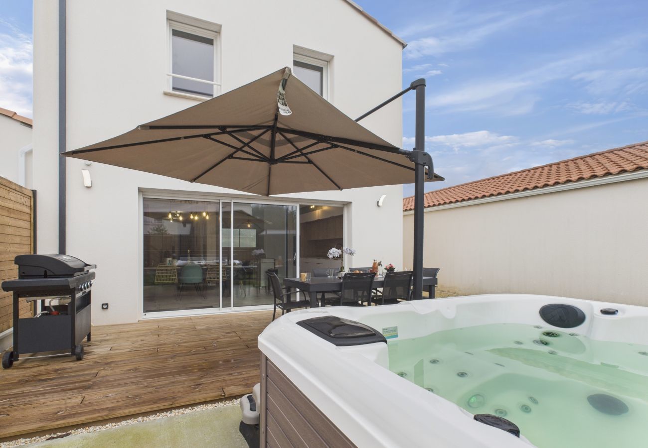 Casa en Saint-Vincent-sur-Jard - A 350 m del mar–Casa con jardín y jacuzzi, para 8