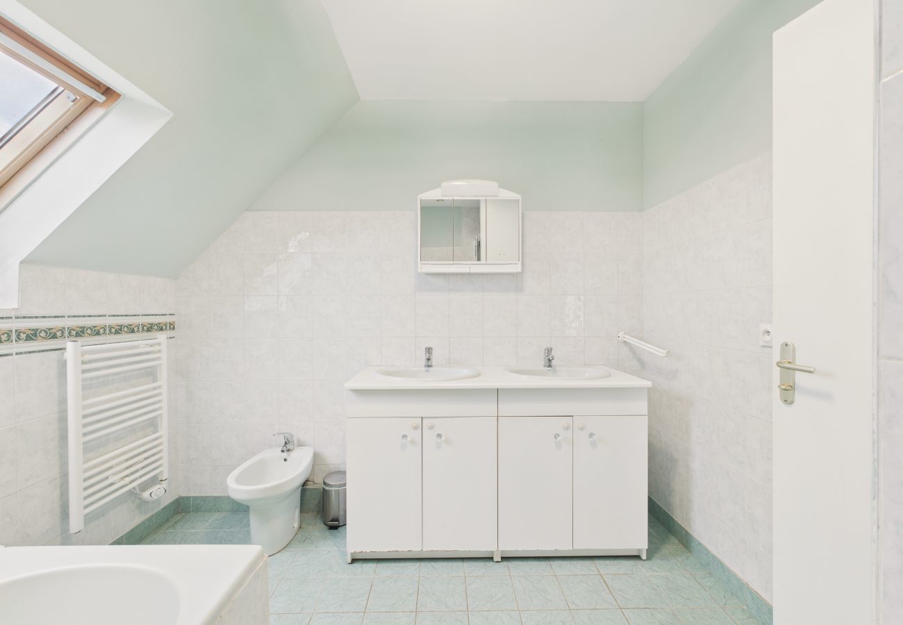 Casa en Clohars-Fouesnant - Casa familiar para 4 adultos y 4 niños – Jardín