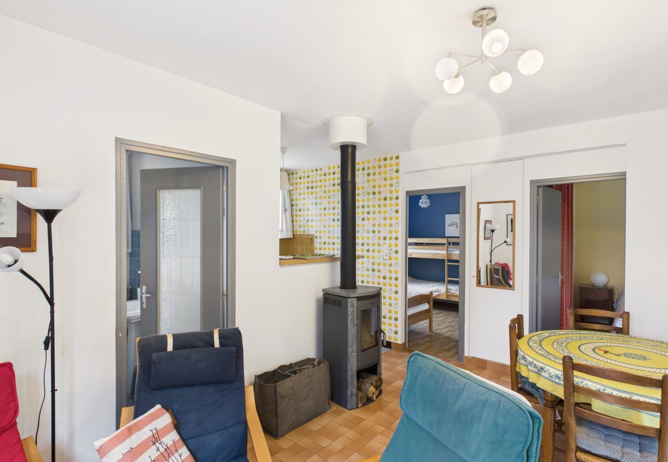 Casa en Les Eyzies-de-Tayac-Sireuil - Bonita vista al valle para 3 adultos / 2 niños