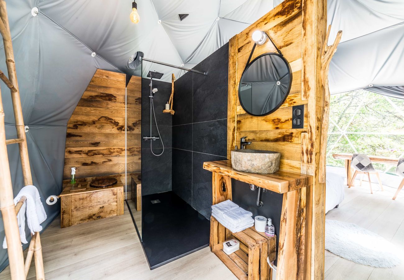 Bungalow en La Dornac - “La Belle Étoile” – Domo de alta gama – Jacuzzi