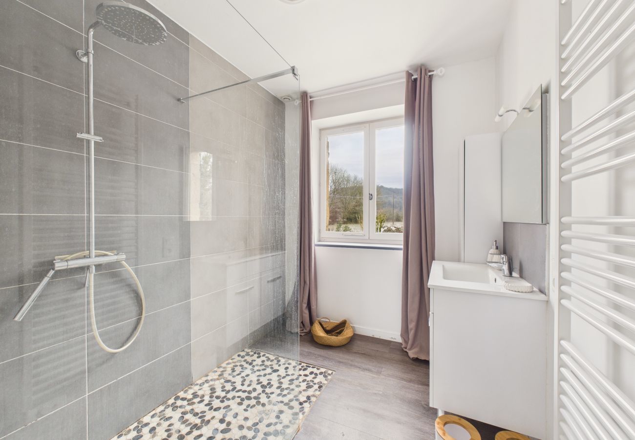 Casa en Montignac - Piscina climatizada y jacuzzi – 4 adultos, 4 niños