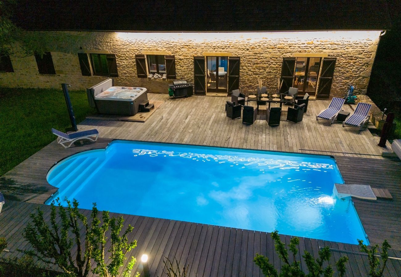 Casa en Montignac - Piscina climatizada y jacuzzi – 4 adultos, 4 niños